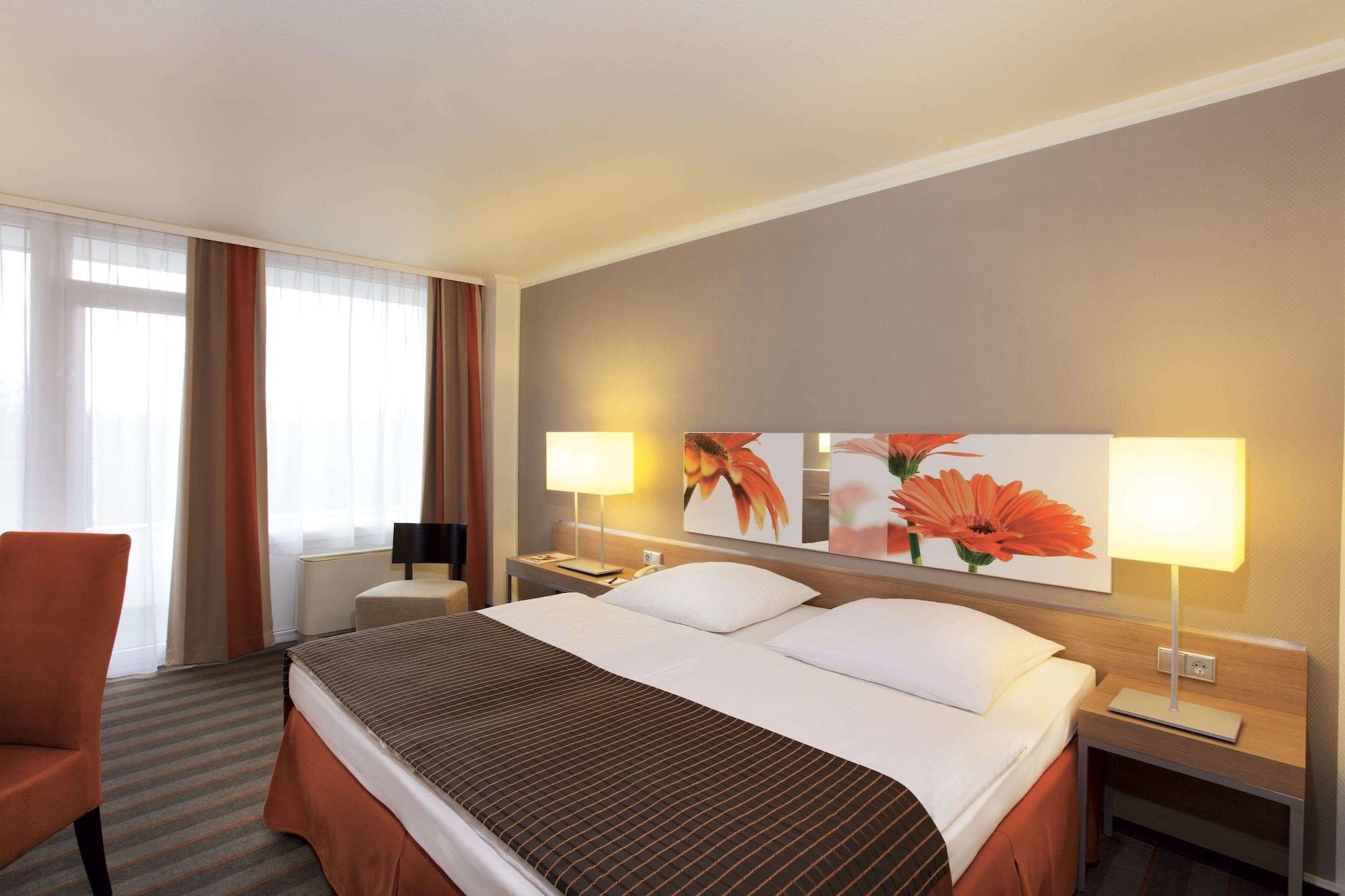 H4 Hotel Frankfurt Messe Франкфурт-на-Майне Экстерьер фото